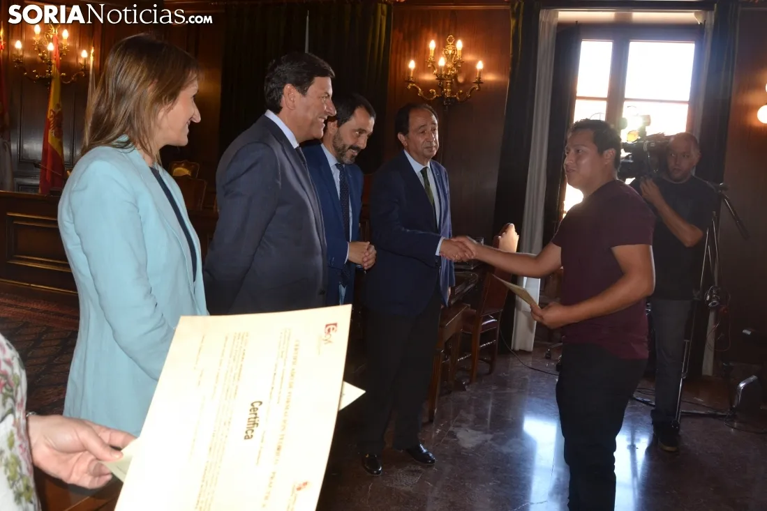 Un momento de la entrega de diplomas. /SN