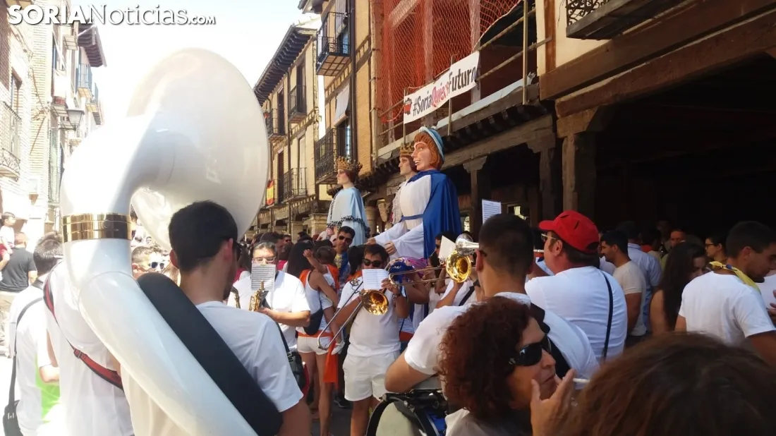 Gigantes y Cabezudos en El Burgo de Osma. SN