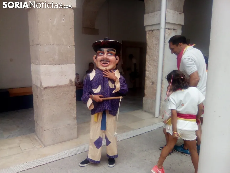 Gigantes y Cabezudos en El Burgo de Osma. SN