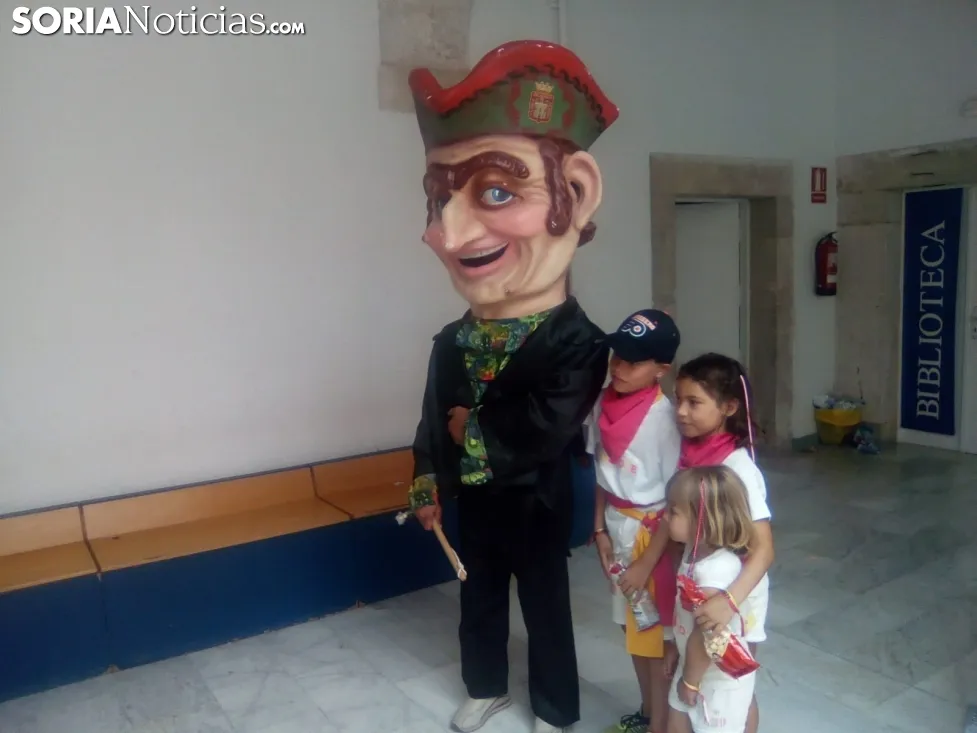 Gigantes y Cabezudos en El Burgo de Osma. SN