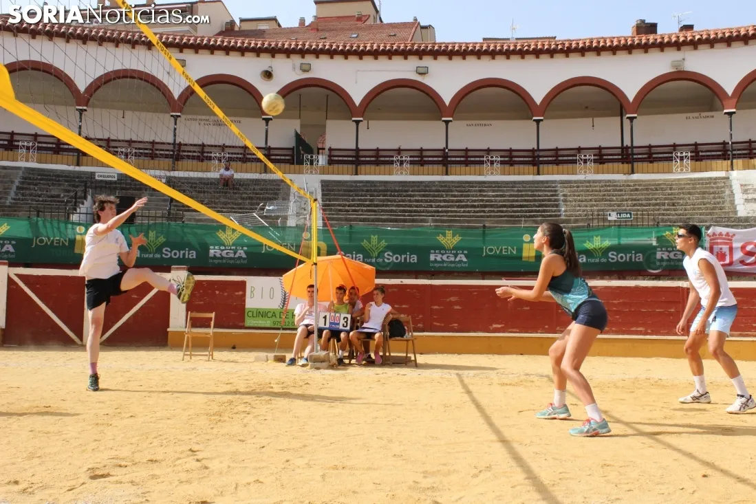 Segunda jornada de Voley Plaza en La Chata. Bernat Díez 