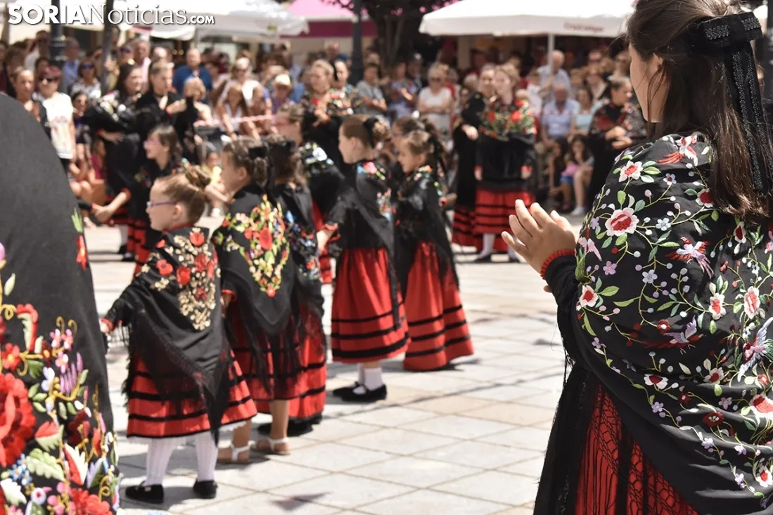 imágenes del baile de La Rueda en Covaleda. /EM