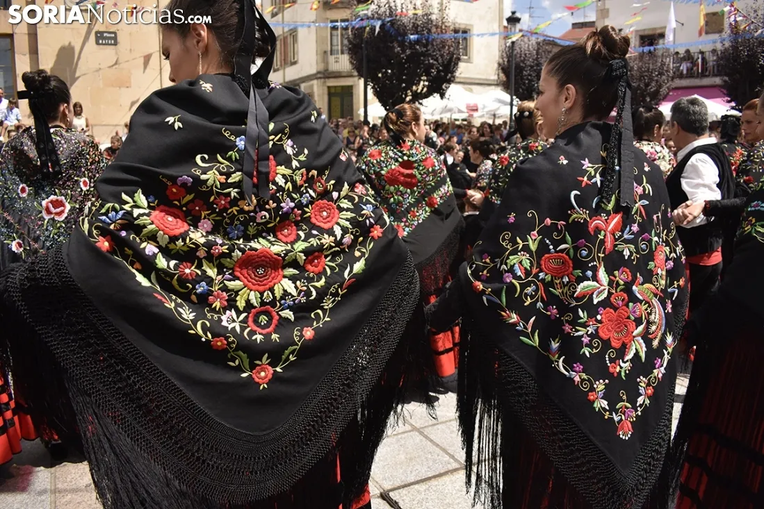 imágenes del baile de La Rueda en Covaleda. /EM