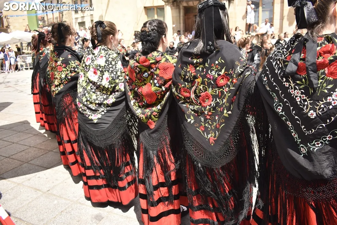 imágenes del baile de La Rueda en Covaleda. /EM