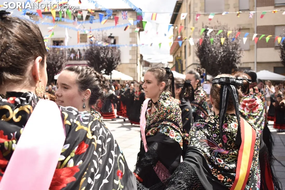 imágenes del baile de La Rueda en Covaleda. /EM