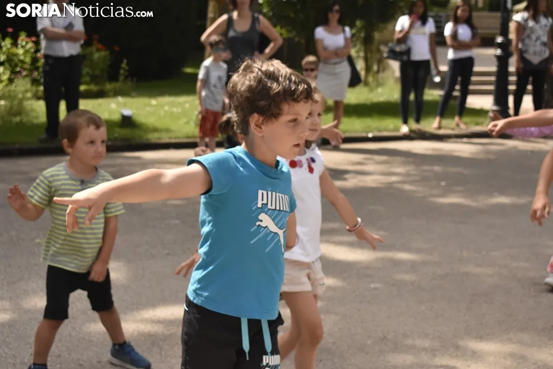 Danza Urbana Creativa en el Teatro de Calle. /EM