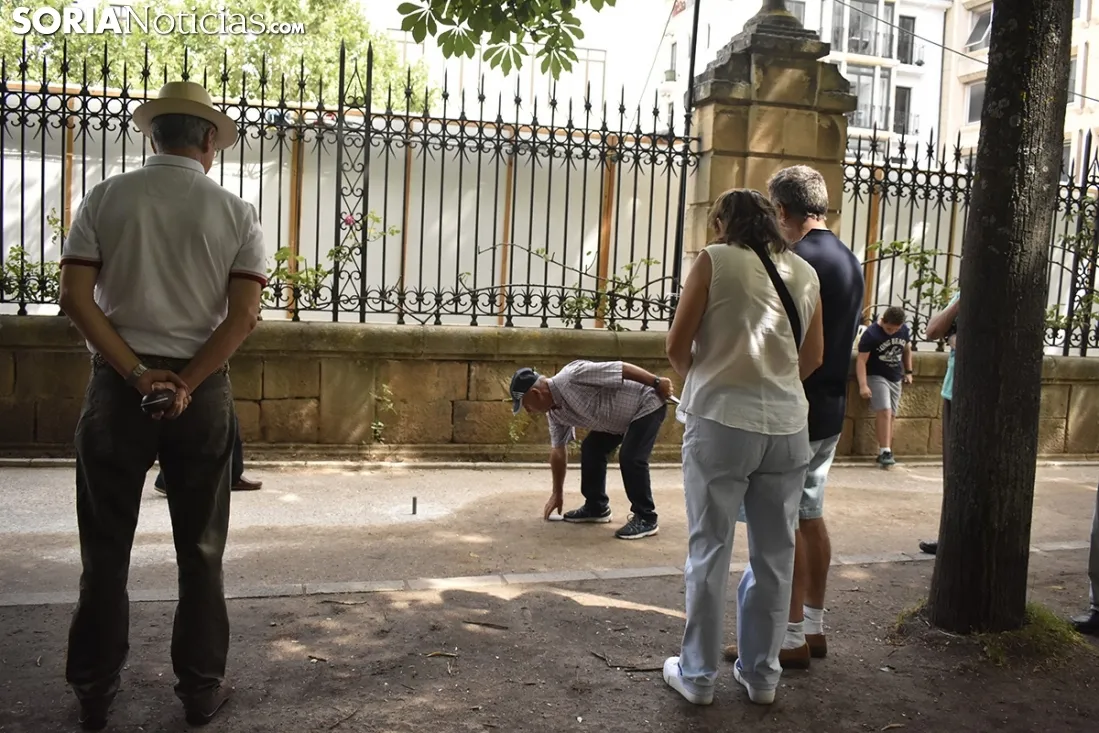 Juegos tradicionales en el lateral de la Dehesa. /EM