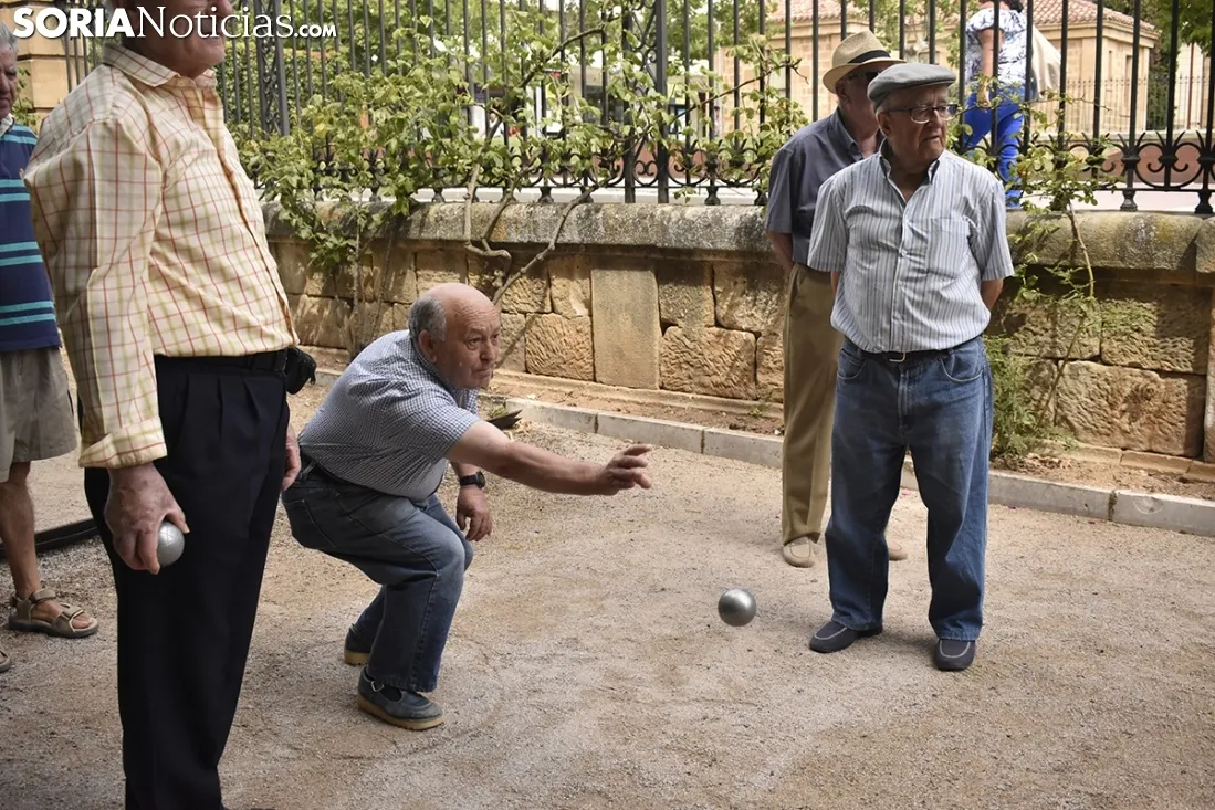 Juegos tradicionales en el lateral de la Dehesa. /EM