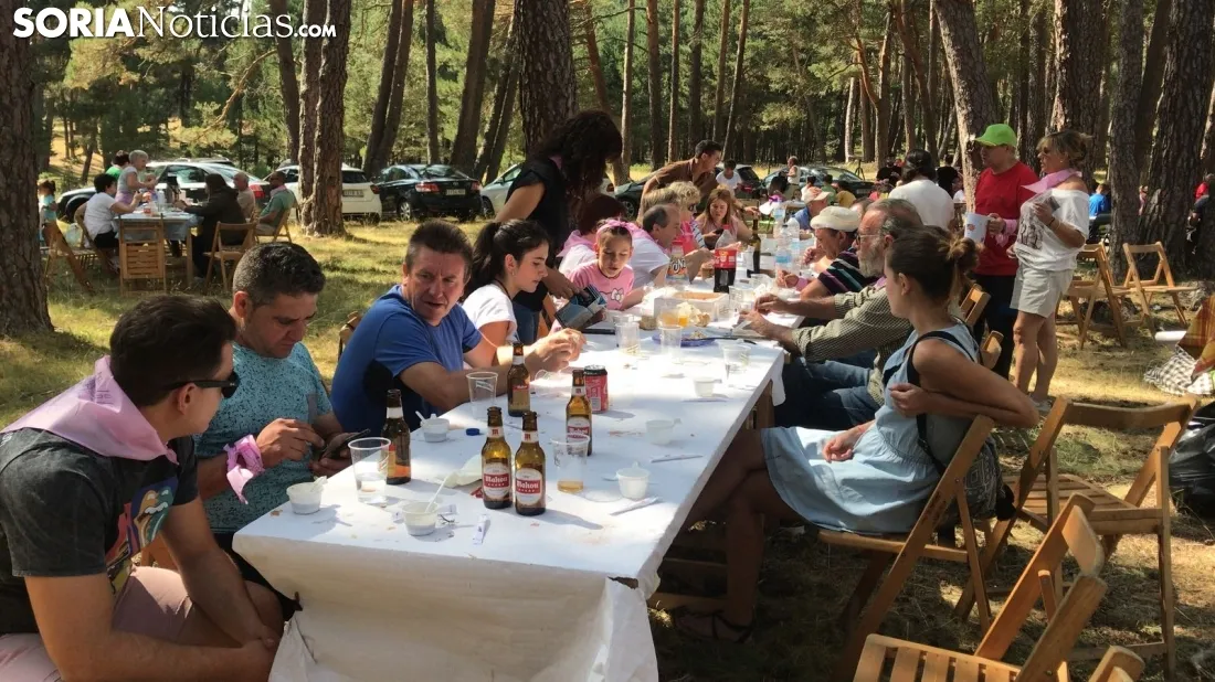 Comida en Cabrejas durante la Fiesta del Mejillón. 