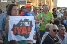 Foto 4 - GALER&Iacute;A: Cientos de sorianos cortan durante una hora la N-122 para exigir "&iexcl;Autov&iacute;a ya!"