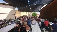 Imágenes de la caldereta y el concierto de Mara Row. /Leopoldo Torre