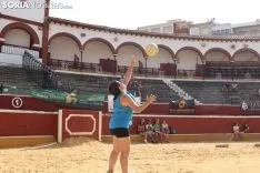 Segunda jornada de Voley Plaza en La Chata. Bernat Díez 