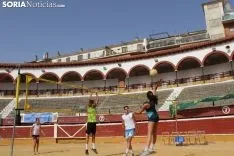 Segunda jornada de Voley Plaza en La Chata. Bernat Díez 