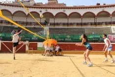 Segunda jornada de Voley Plaza en La Chata. Bernat Díez 