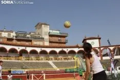 Segunda jornada de Voley Plaza en La Chata. Bernat Díez 