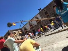 Imágenes de las pingada de los mayos en Vinuesa.