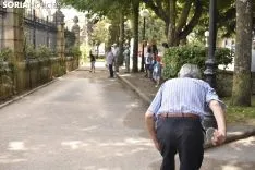 Juegos tradicionales en el lateral de la Dehesa. /EM