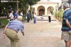 Juegos tradicionales en el lateral de la Dehesa. /EM