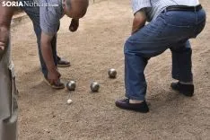 Juegos tradicionales en el lateral de la Dehesa. /EM
