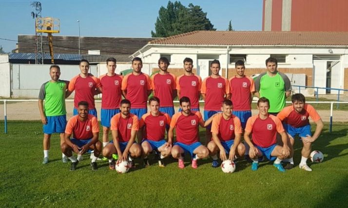 La nueva SD Almazán posa en una sesión de entrenamiento de este verano. SD Almazán