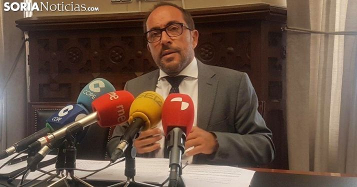 Luis Rey, presidente de la Diputación en rueda de prensa este miércoles. /SN