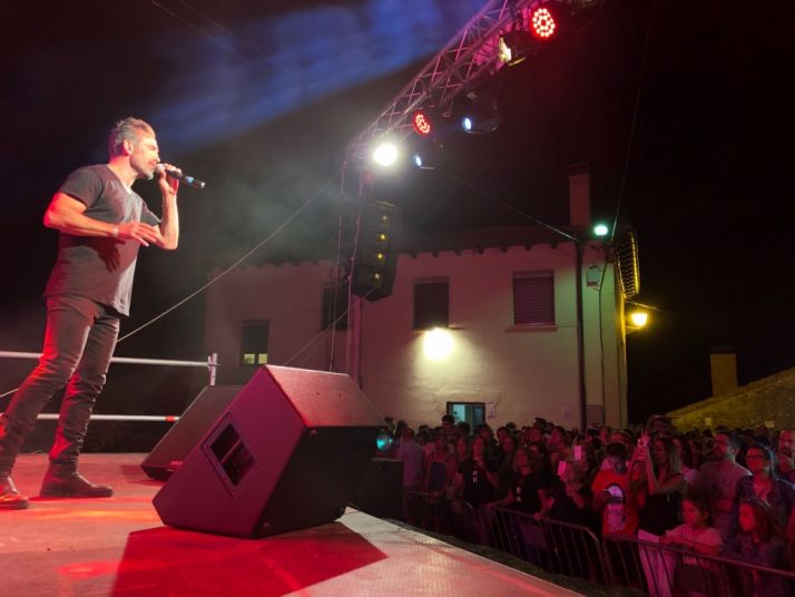 Cientos de personas, en el concierto de OBK en Fuentelsaz