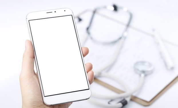 El Defensor del Paciente ve un riesgo y una irresponsabilidad las consultas no presenciales