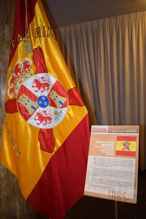 Foto 7 - Las fotos de las banderas  hist&oacute;ricas de la exposici&oacute;n 'Espa&ntilde;a en rojo y gualda'