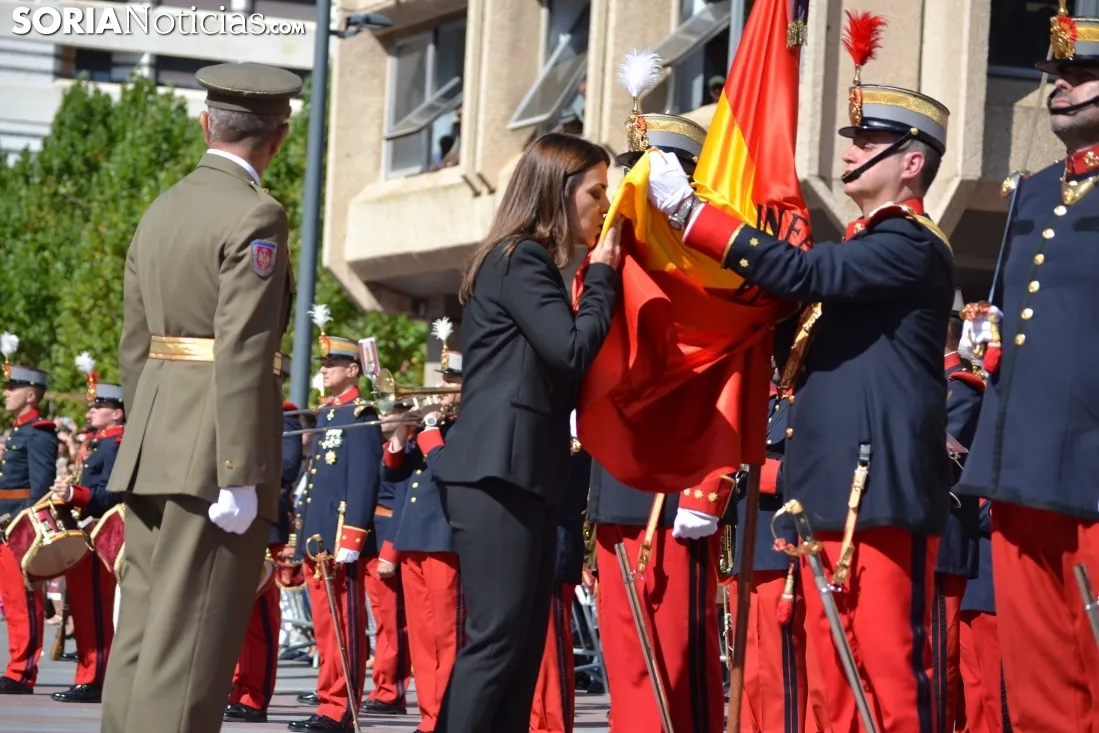 Homenaje y juramento a la bandera de España. SN