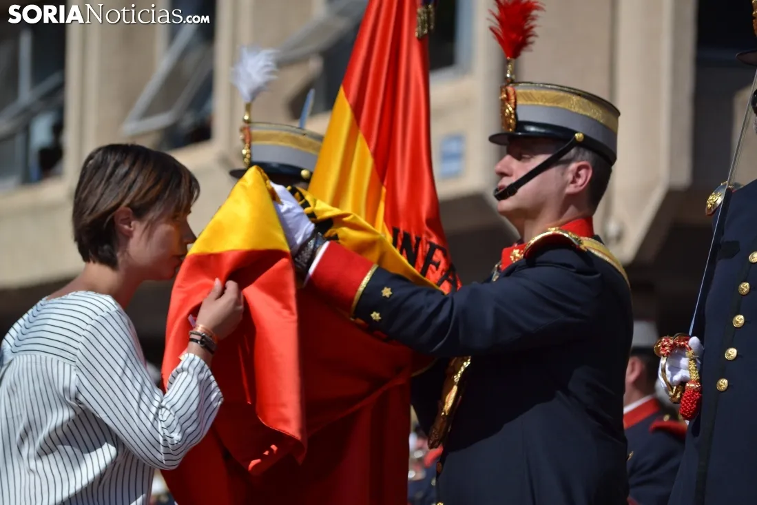 Homenaje y juramento a la bandera de España. SN