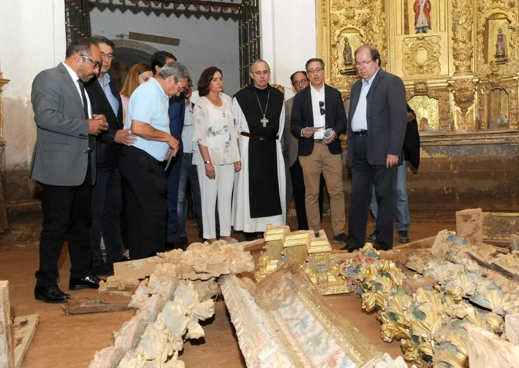 Una imagen de la visita institucional al monasterio este miércoles.