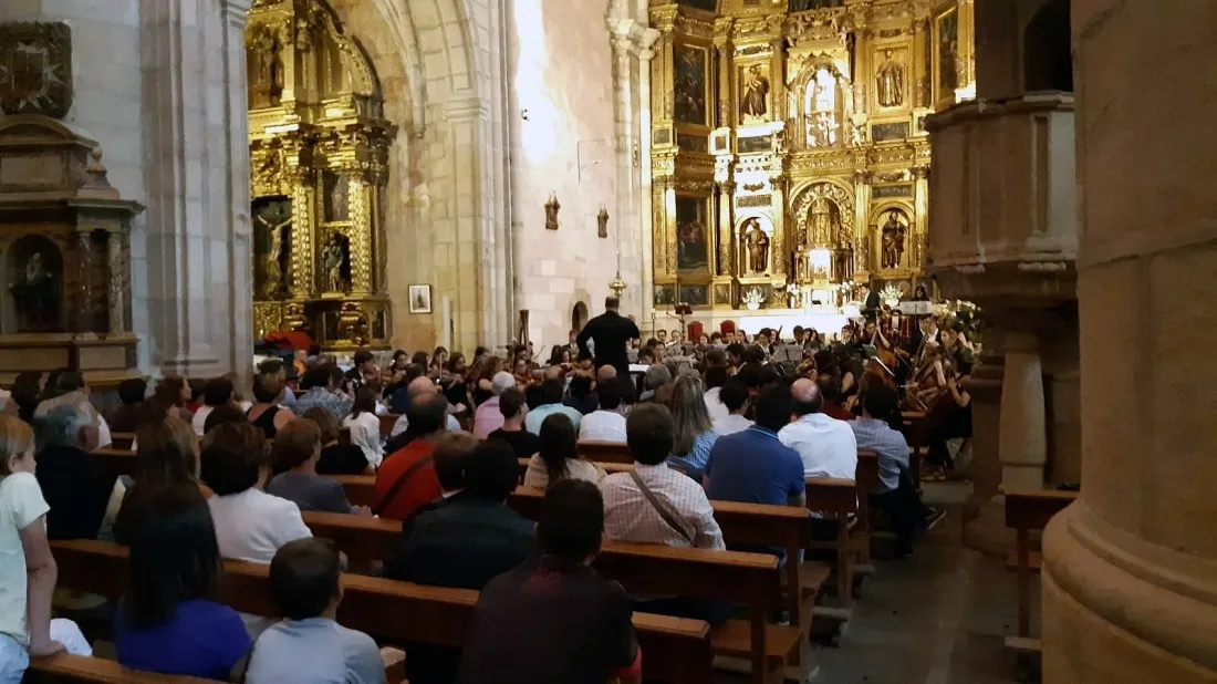 Una imagen del concierto en el templo parroquial. /Dip.
