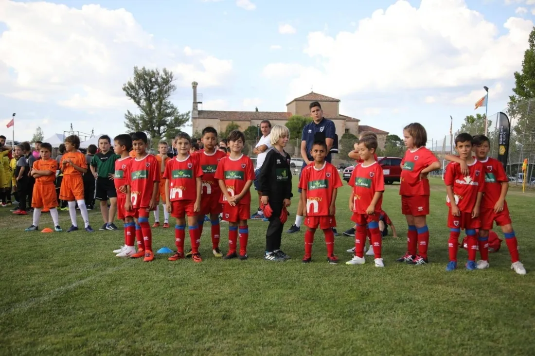 Foto 9 - Atl&eacute;tico de Madrid y el Rayo Vallecano, ganadores del Pinares Cup de b&uacute;tbol base