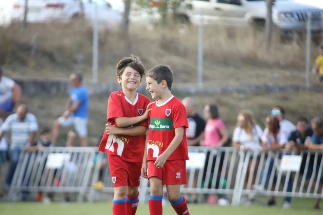Foto 8 - Atl&eacute;tico de Madrid y el Rayo Vallecano, ganadores del Pinares Cup de b&uacute;tbol base