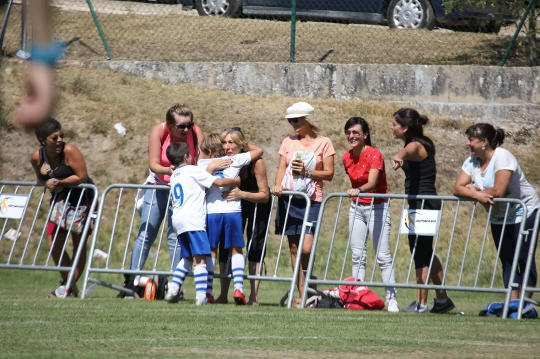 Foto 7 - Atl&eacute;tico de Madrid y el Rayo Vallecano, ganadores del Pinares Cup de b&uacute;tbol base
