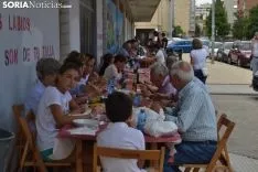 Una imagen de la comida de hermandad del barrio capitalino. /SN