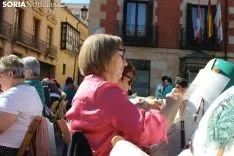 XII Encuentro de encajeras de bolillos en la plaza Mayor. 