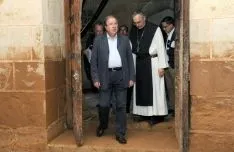 Una imagen de la visita institucional al monasterio este miércoles.