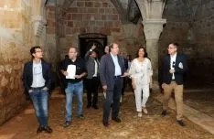 Una imagen de la visita institucional al monasterio este miércoles.