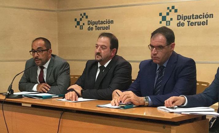 Luis Rey, (izda.) con los presidentes de Teruel (ctro.) y Cuenca. /Dip.