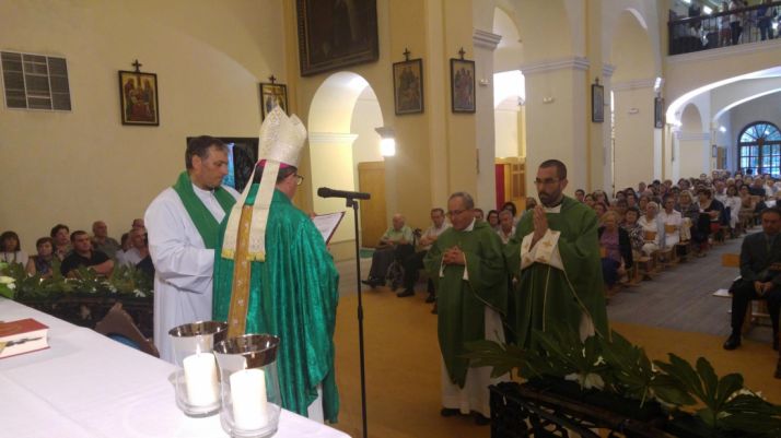 De Miguel (izda.) y Tejedor en la eucaristía. /DOS