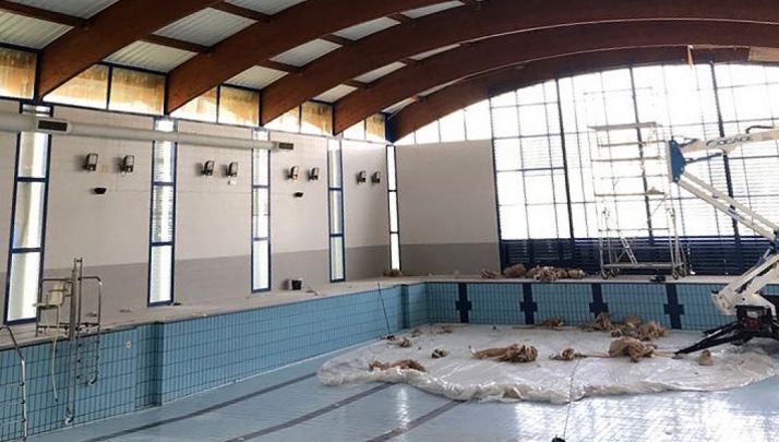 Labores de mantenimiento este año en la piscina climatizada burgense. 