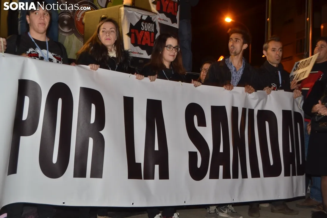 Una imagen de la multitudinaria manifestación de esta tarde de viernes. /SN
