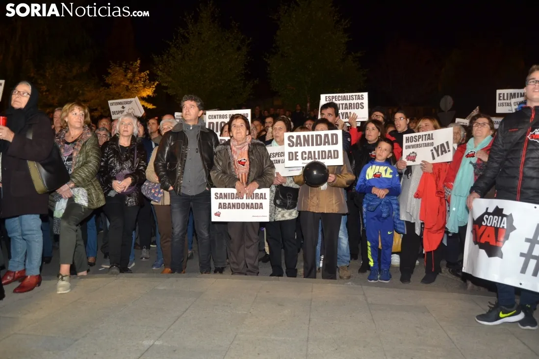 Una imagen de la multitudinaria manifestación de esta tarde de viernes. /SN