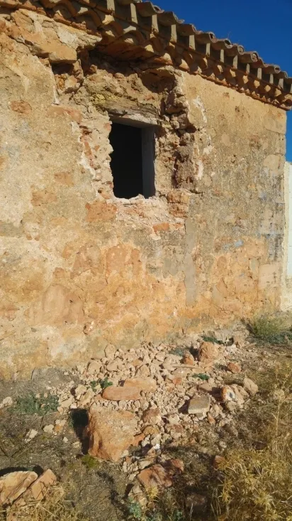 Imágenes de la iglesia de Valdegrulla después del robo.