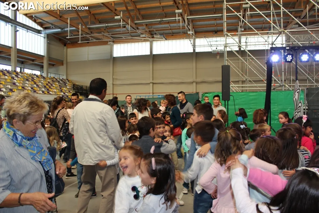 Espectáculo infantil con Almozandia en el Polideportivo San Andrés. SN