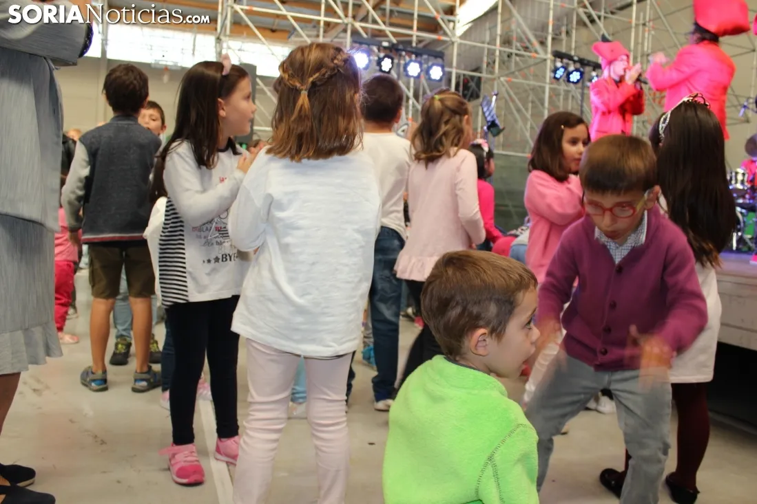 Espectáculo infantil con Almozandia en el Polideportivo San Andrés. SN