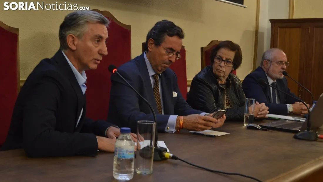 Una imagen de la ponencia este martes en el IES Machado. /SN