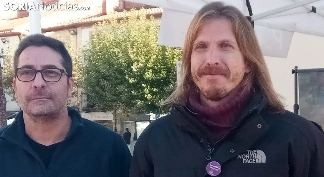 Pablo Fernández (dcha.) junto al secretario de la formación en la capital, José Luis Sanjuán. /SN