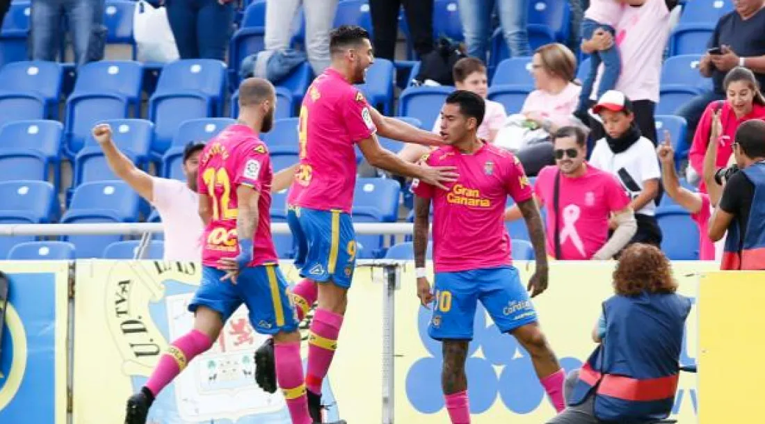 Foto 2 - 2.000 kil&oacute;metros para volver hundidos (Cr&oacute;nica del Las Palmas-Numancia)